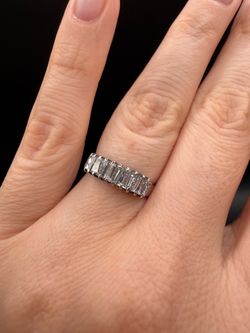 10K white gold natural diamonds very nice Ring band 2.7g