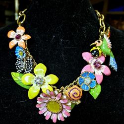BETSEY JOHNSON LOVELY RARE VINTAGE SECRET GARDEN CHUNKY STATEMENT NECKLACE