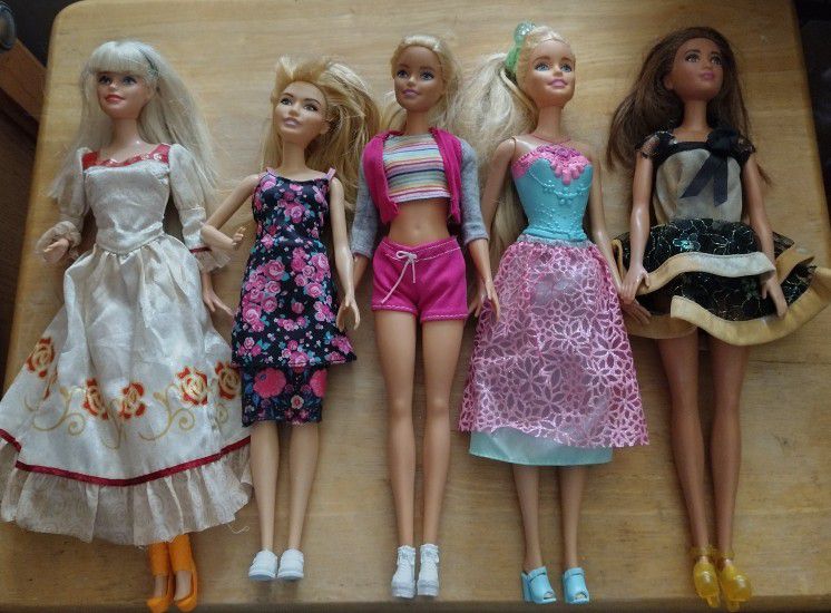 Barbie Dolls Bundle 