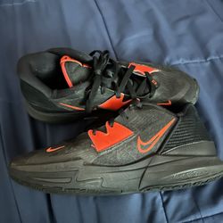 “black bright crimson”Kyrie irving basketball shoes (size 10)