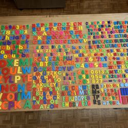 Enormous Lot of 652 Mixed Colors and Sizes Plastic Magnetic Fridge Numbers/Letters/Signs - Sorted By Style - Magnets Guaranteed 
