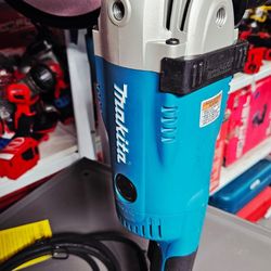 MAKITA CORDED 15 AMP 9"IN ANGLE GRINDER NEW
