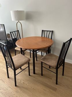 Round Table with 4 Chairs
