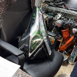 2022-23 Cadillac Xt5 Left Headlight 