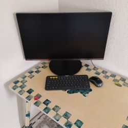 ASUS All-In-One Computer + Logitech Keyboard & Mouse – Great Condition