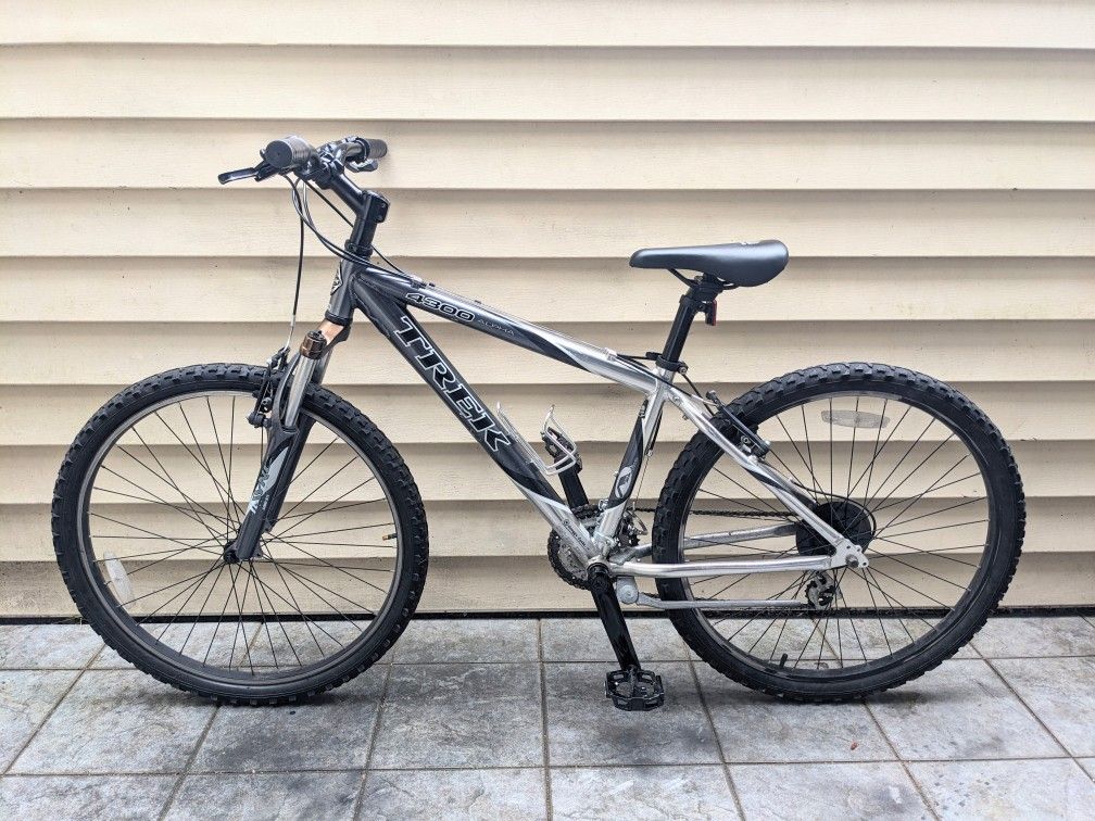 Trek 4300 26" 24-Speed Hybrid Gravel/Mountain/Road Bike - Front Shocks - Light 15" Aluminum Frame - Shimano System Set (MSRP $420)
