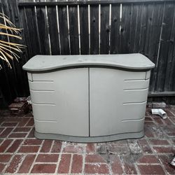Rubbermaid Storage Unit