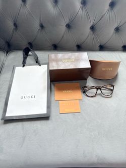 Beautiful brand new gucci women’s eyeglasses. (MUST SELL TODAY)