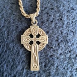 STERLING SILVER CELTIC CROSS WITH CHAIN