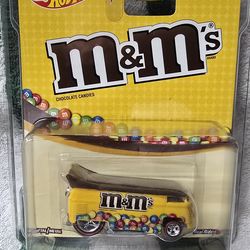 Hot Wheels M&M VW DRAG BUS in protector