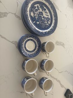Plate set with cups