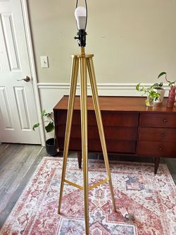 Adesso Director Tripod Lamp