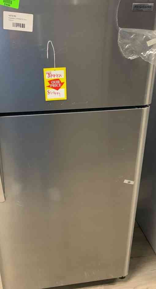 BRAND NEW FRIGIDAIRE LFTR1821TF REFRIGERATOR 8GH for Sale in Houston