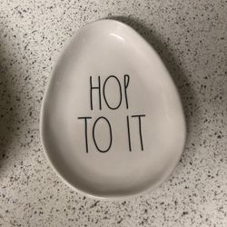 RAE DUNN HOP TO IT EGG PLATE
