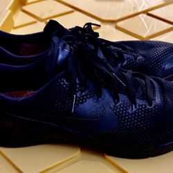 This is a Nike Metcon 4 men's training shoe in black 