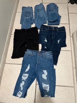 USED HOLLISTER SKINNY 👖 SIZE 9S ..$10 Dlls each or all for $45 dlls