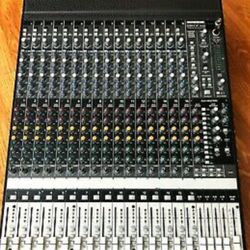 Mackie onyx 1640i Mixing board. Must go this week