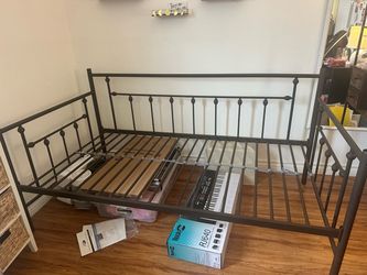 Twin day bed