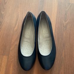 Ecco Women’s Ballerina Shoes Us Size 4 And European 35
