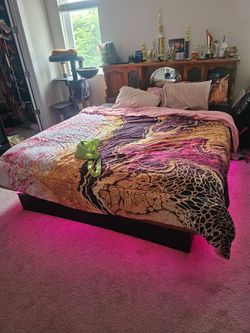 Water bed frame fits king size mattress