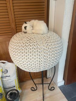 Poof ottoman