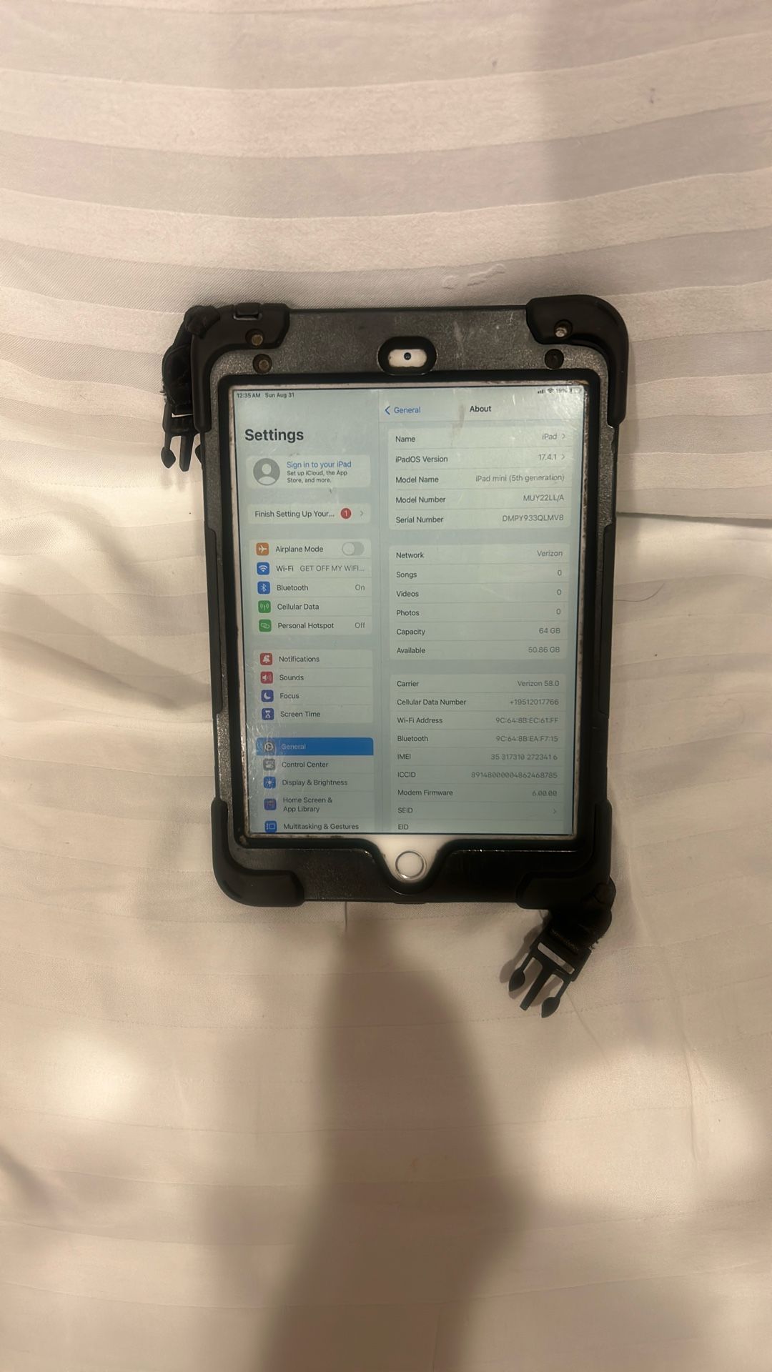 Ipad Mini 5th Gen 64 Gb hard case handheld