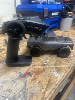 Axial crawler