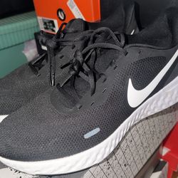 Nike men’s running shoes