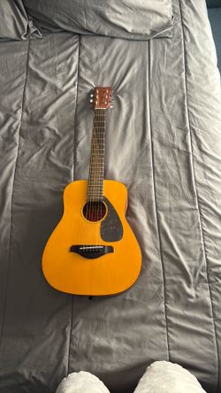 Acoustic Guitar + Hard Case Included – Great Condition