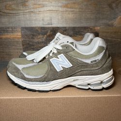 New Balance 2002r Dark Olive-7.5W