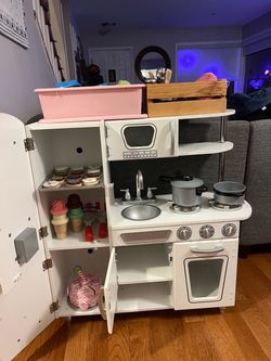 Play kitchen with multiple accessories