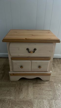Small Dresser for Sale – Great Condition!