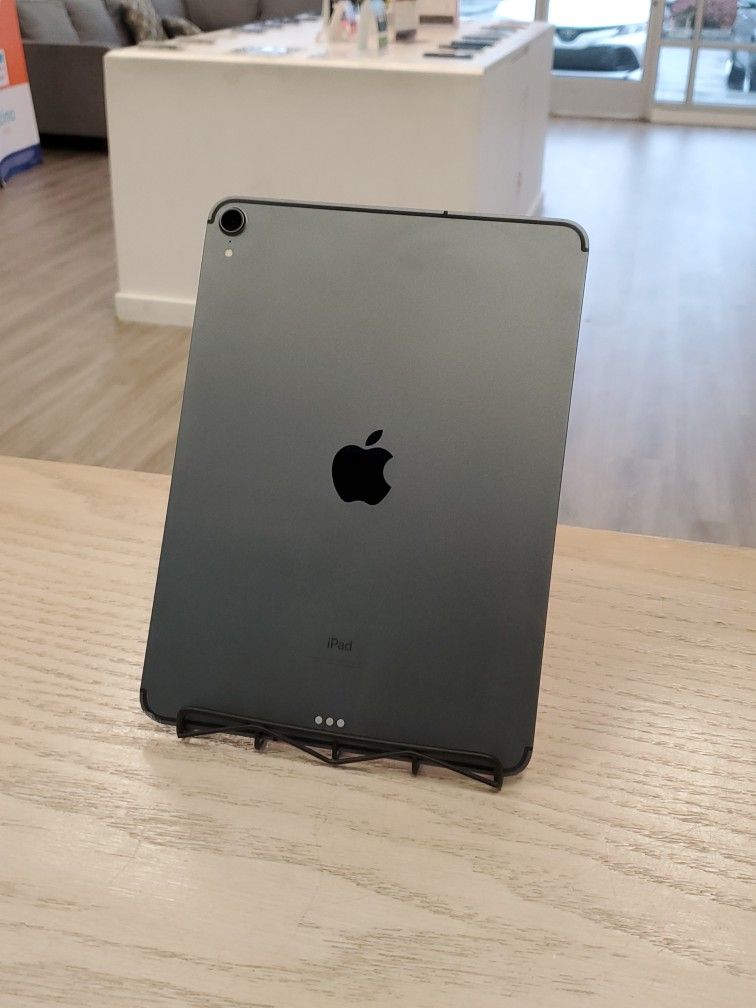Apple IPad Pro 11 Inch 1st Gen Cellular 256GB - 5 Dollars Down No Credit Needed 