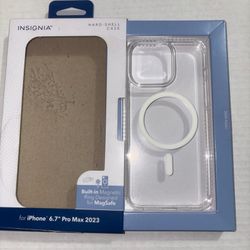Insignia- Hard-Shell Case with MagSafe for iPhone 15 Pro Max - Clear
