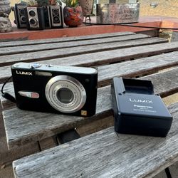 Vintage Panasonic Lumix Y2K Digicam- Leica Lens 