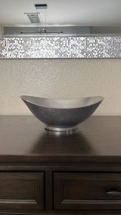 Decorative silver bowl