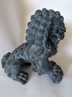 Lion porcelain.
