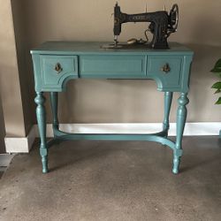 Antique Sewing Machine **Does NOT Work**