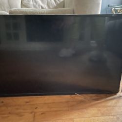 Emerson Roku 42in TV FOR SALE 