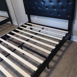 Black Bed Frame And Mattress Size: Full 