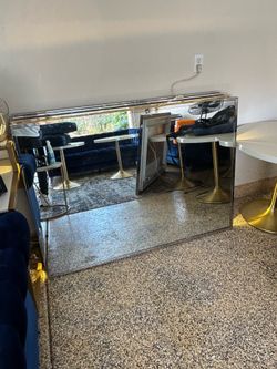 5 beautiful led mirror asking price $250 each or all 5 for $1000 in great condition great. For lounge , barbershop  hair salon ect pick up only please