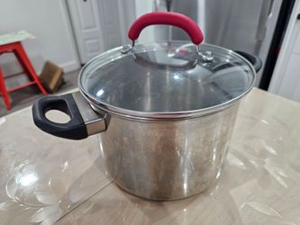 Great condition stainless steel pot with cover.