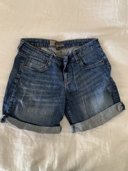 Kut From the Kloth Catherine Denim Shorts. Size 6.