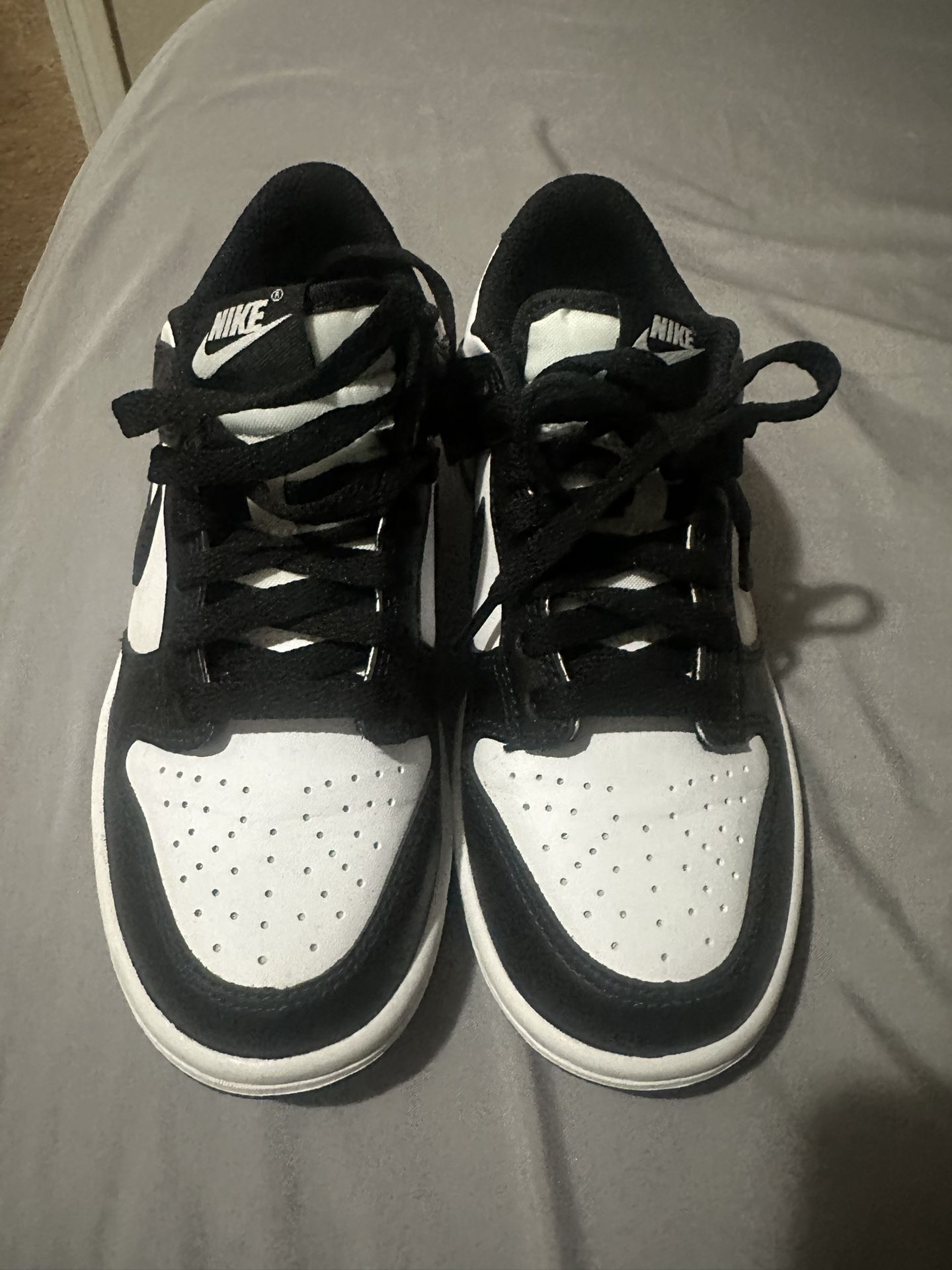 White Black Nike Dunks Low Size 4Y