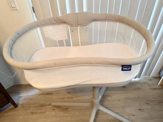 HALO Swivel Bassinet Bundle