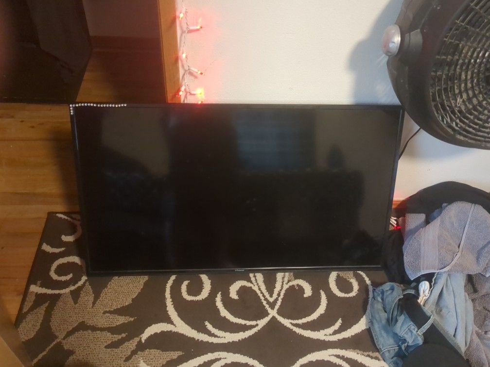 36" POLAROID FLAT SCREEN