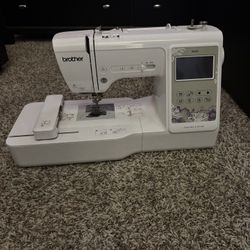 Embroidery/ Sewing Machine 