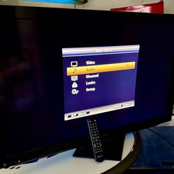 TV Hitachi 40" w/Stand & Remote Television