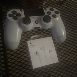 Ps4 controller + Apple headphones (Type C cord)