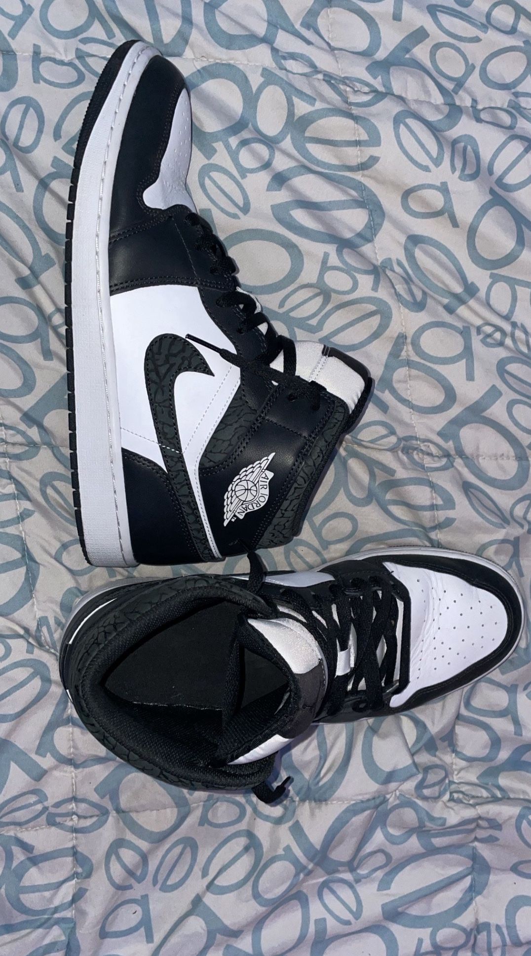 Jordan 1 Mid